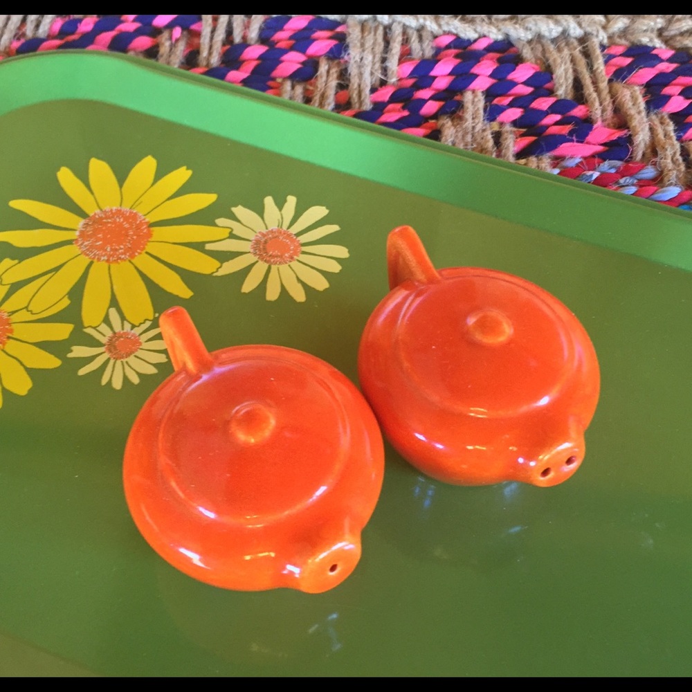 Vintage Teapot Salt&Pepper Shakers - Picture 4 of 6